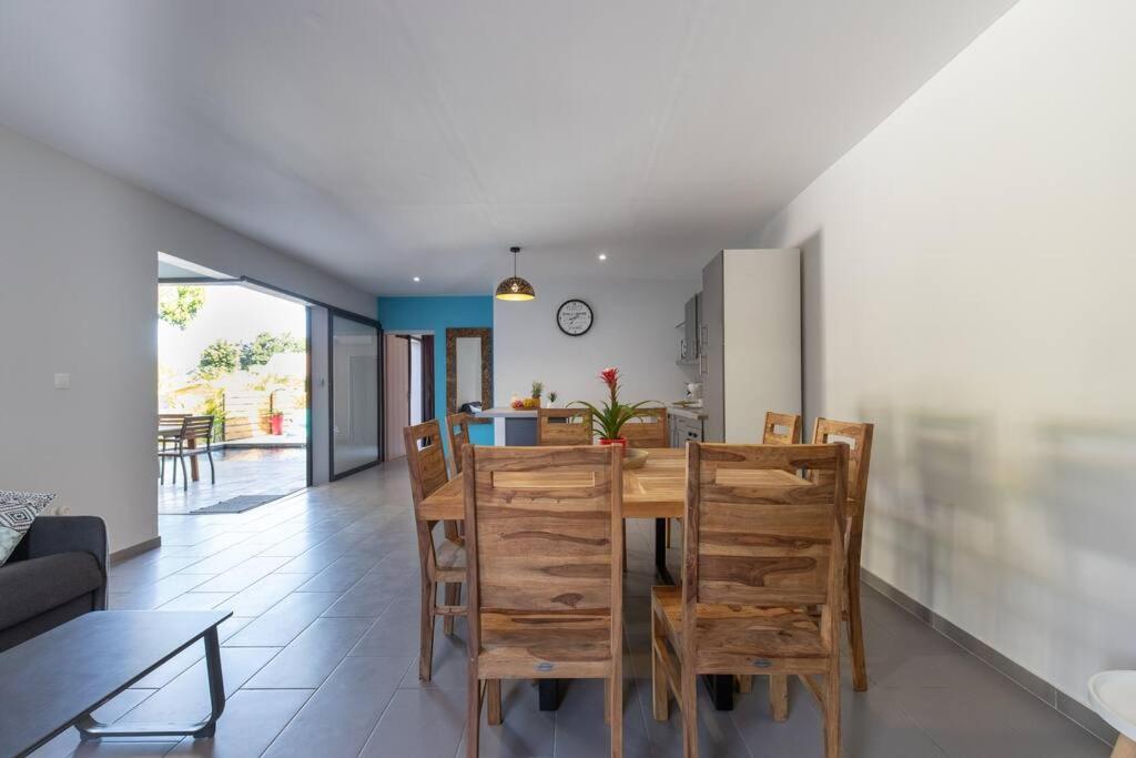 Villa Benjoin St-Pierre Piscine Chauffee Et Mer Saint Pierre Exteriör bild